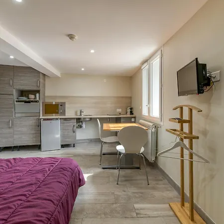 Aparthotel Logis Les Forges 2*