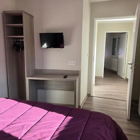 Logis Les Forges Aparthotel 2*
