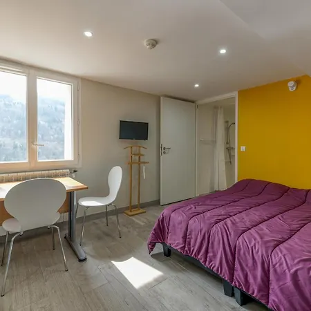 Logis Les Forges Aparthotel 2*